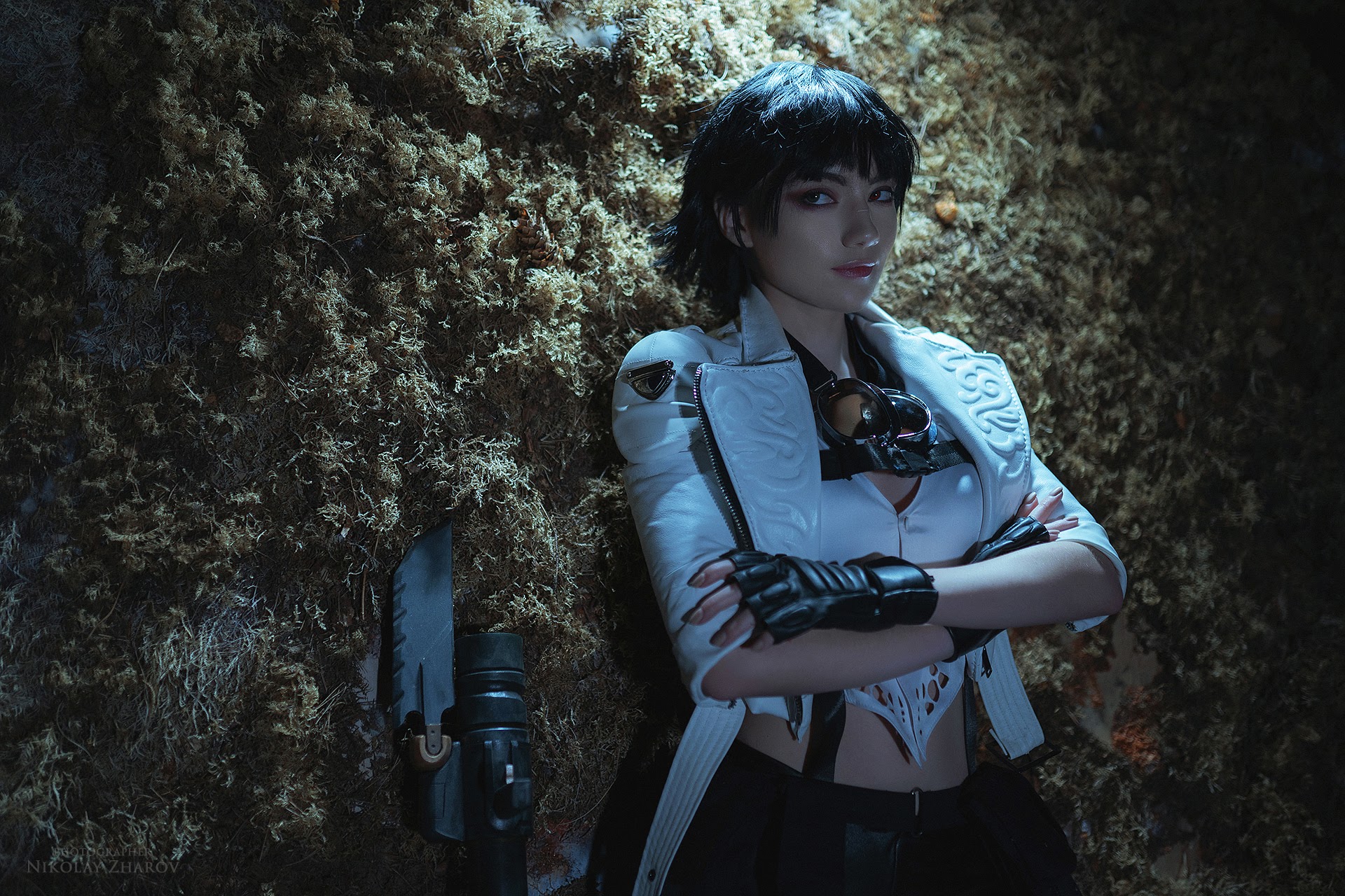 Отличный косплей охотницы на десонов Lady из Devil May Cry 5, в исполнении сладкой и горячей косплейщицы CarryKey.