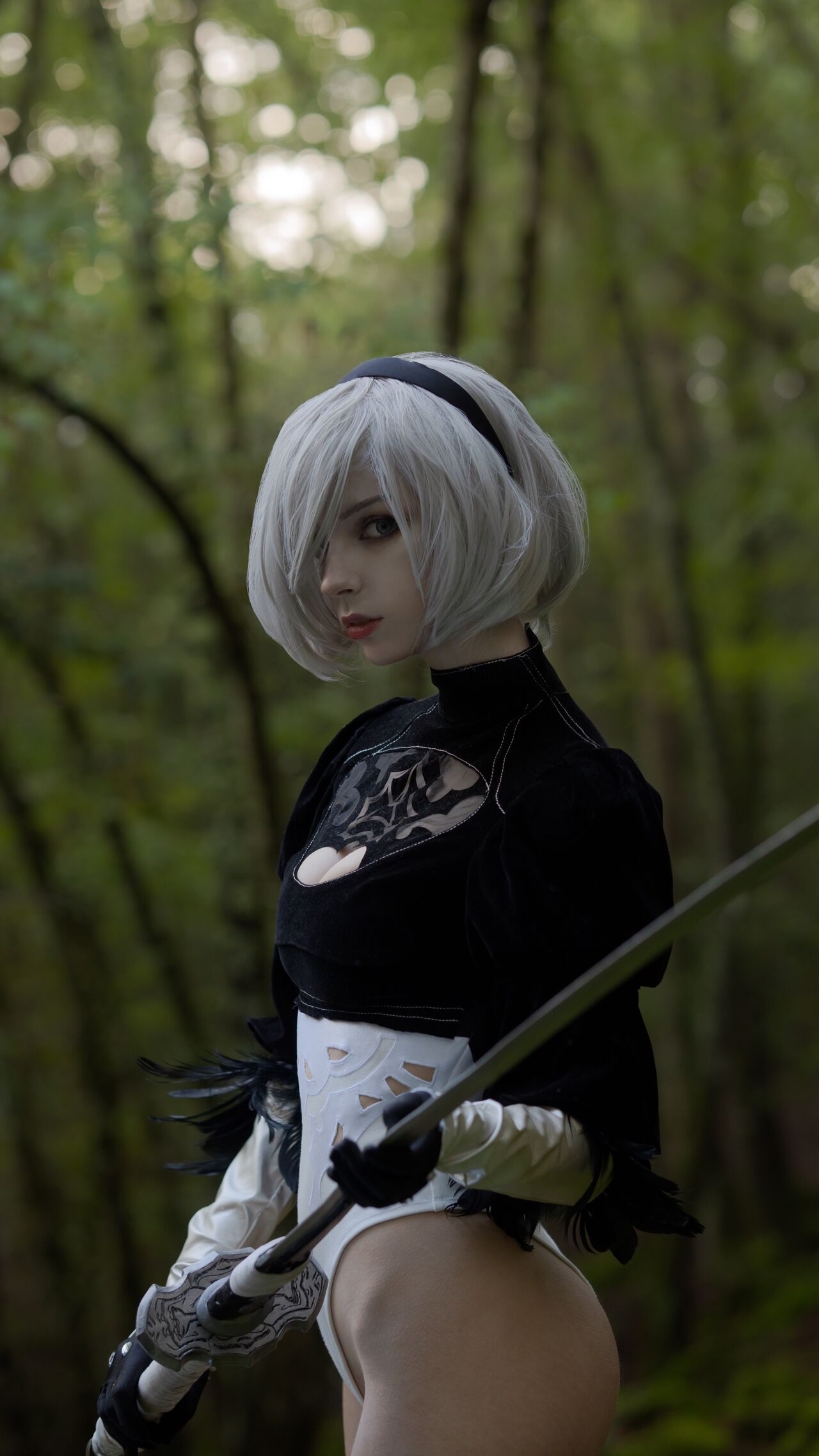 Косплей милой 2B из любимой NieR: Automata, в исполнении не менее милой Итальянской косплеерши Himee.lily.