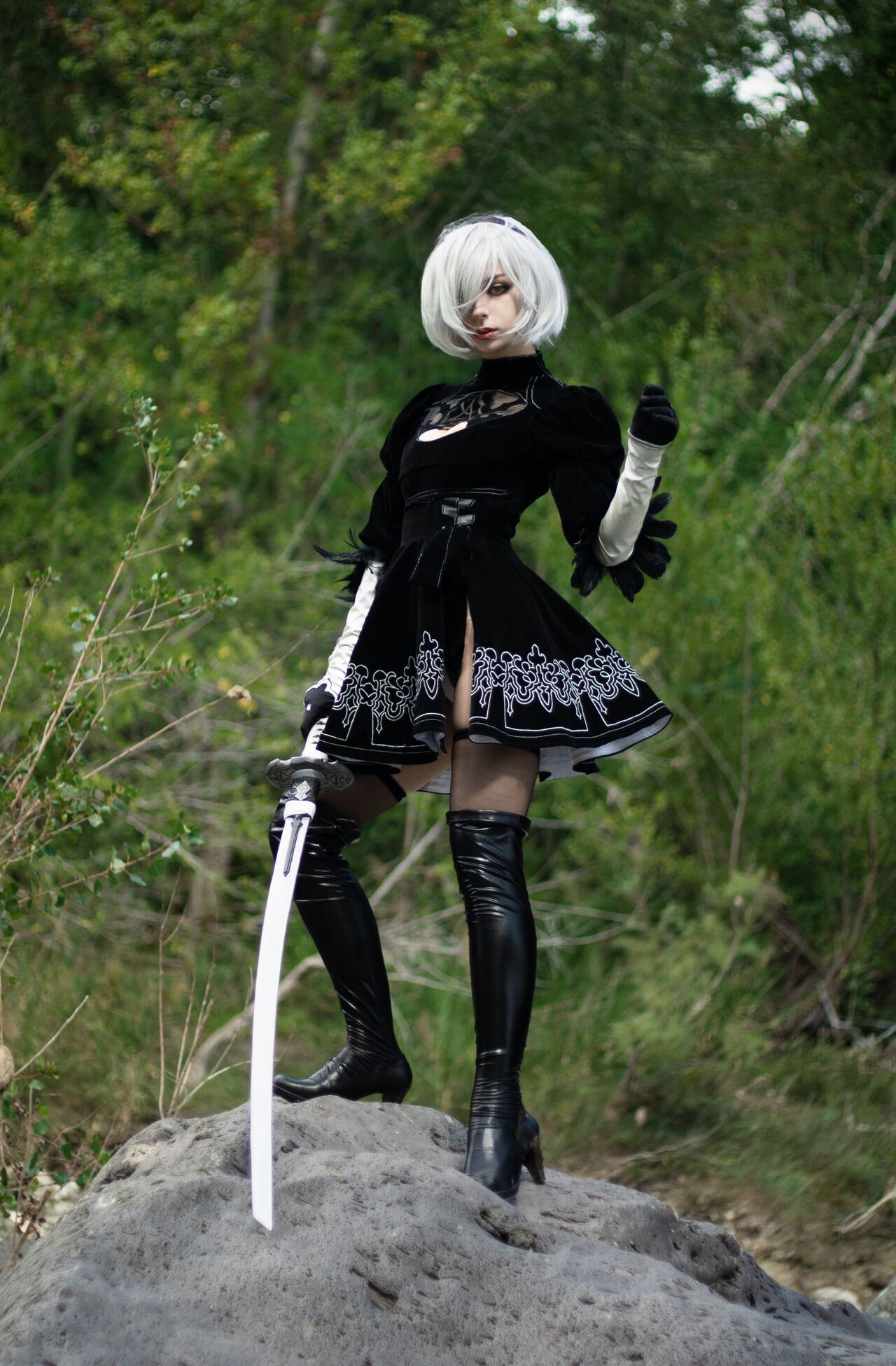 Косплей милой 2B из любимой NieR: Automata, в исполнении не менее милой Итальянской косплеерши Himee.lily.