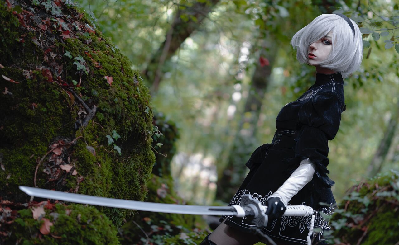 Косплей милой 2B из любимой NieR: Automata, в исполнении не менее милой Итальянской косплеерши Himee.lily.