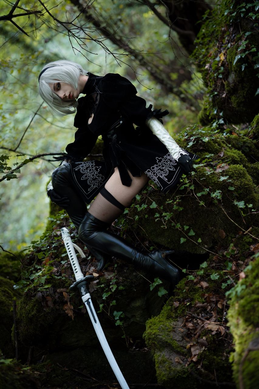 Косплей милой 2B из любимой NieR: Automata, в исполнении не менее милой Итальянской косплеерши Himee.lily.