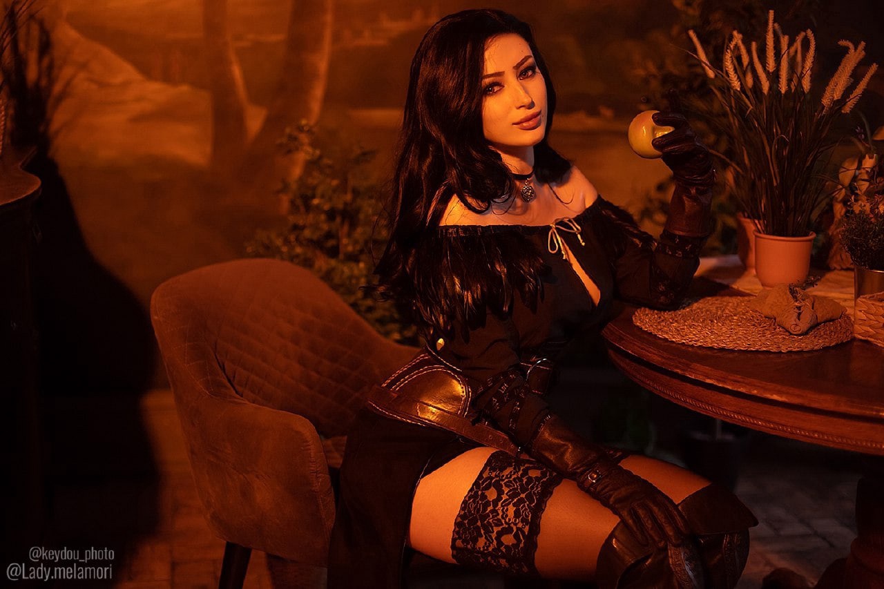 Косплей Yennefer в белье и без него из The Witcher 3: Wild Hunt от Lady Melamori