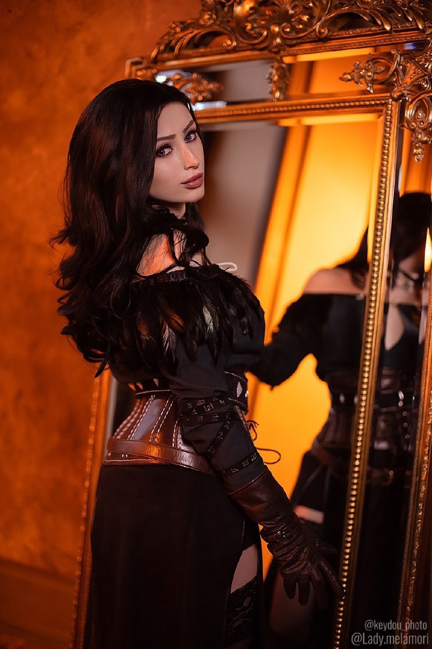 Косплей Yennefer в белье и без него из The Witcher 3: Wild Hunt от Lady Melamori