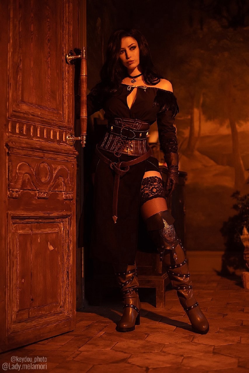 Косплей Yennefer в белье и без него из The Witcher 3: Wild Hunt от Lady Melamori