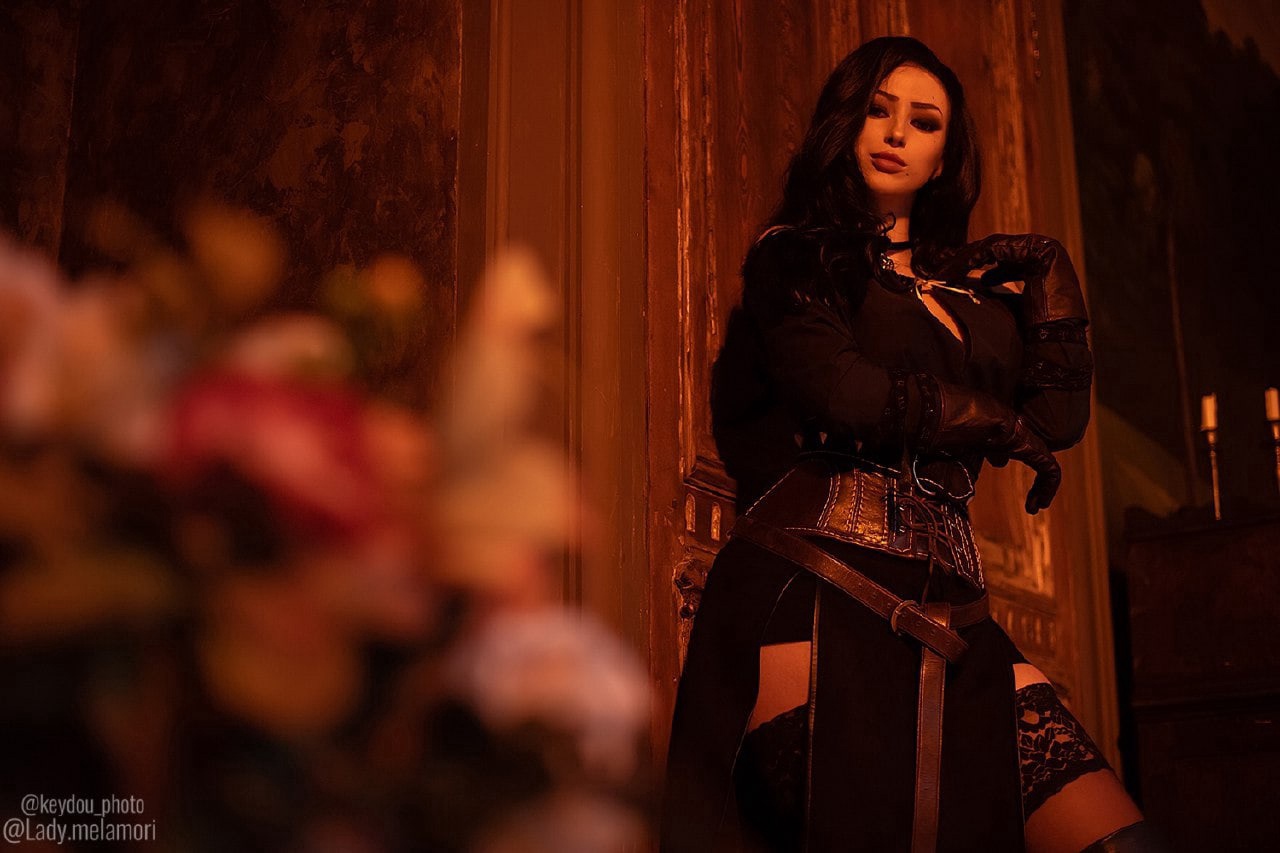 Косплей Yennefer в белье и без него из The Witcher 3: Wild Hunt от Lady Melamori