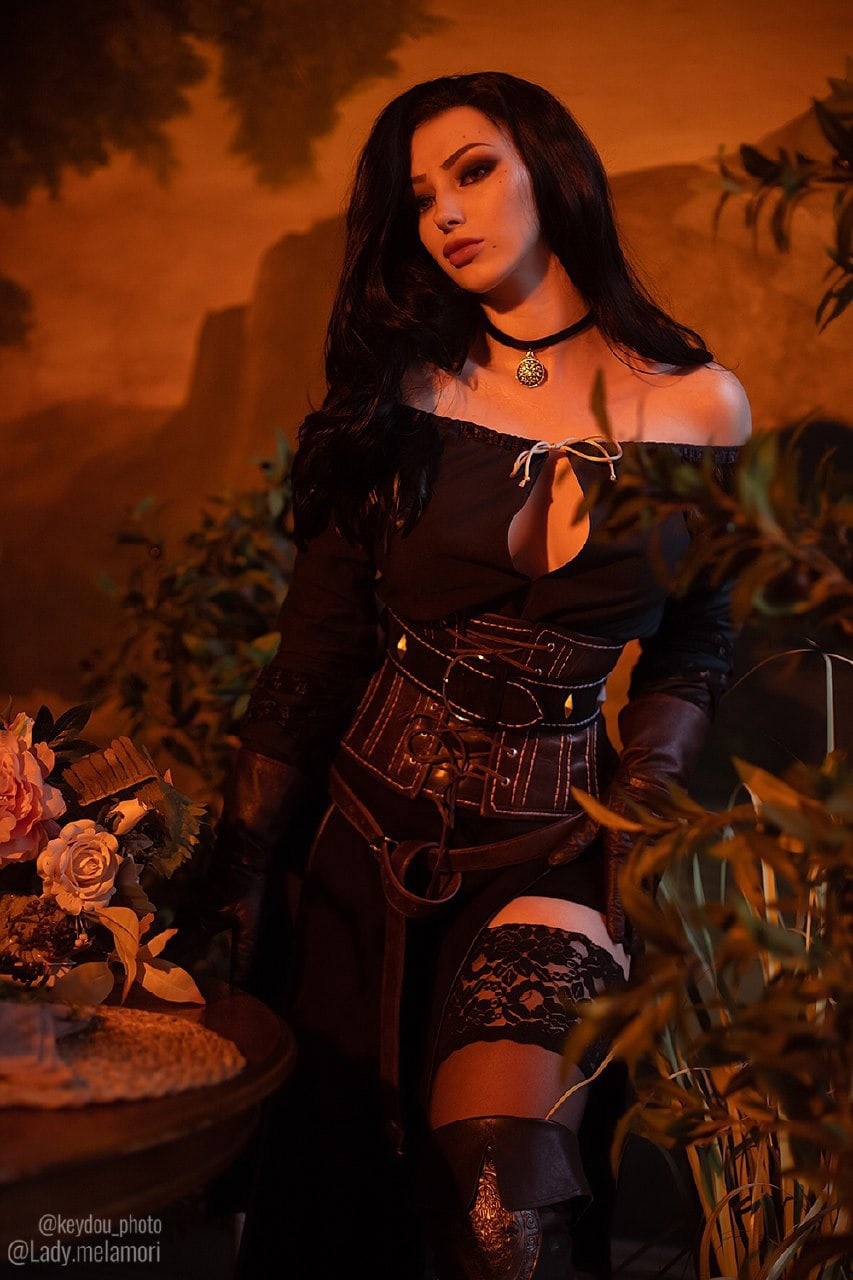 Косплей Yennefer в белье и без него из The Witcher 3: Wild Hunt от Lady Melamori