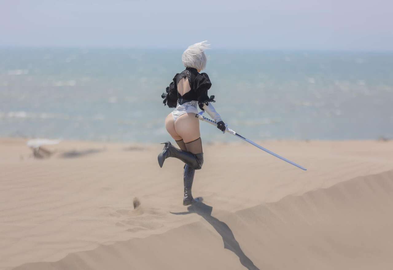 Косплей 2B в разных костюмах и белье из NieR Automata от Chihiro Chang