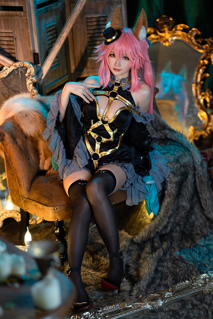 Косплей экстравагантной мико-шаманки Tamamo из Fate/Grand Order от Hoshilily