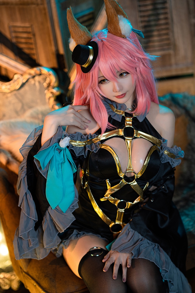 Косплей экстравагантной мико-шаманки Tamamo из Fate/Grand Order от Hoshilily