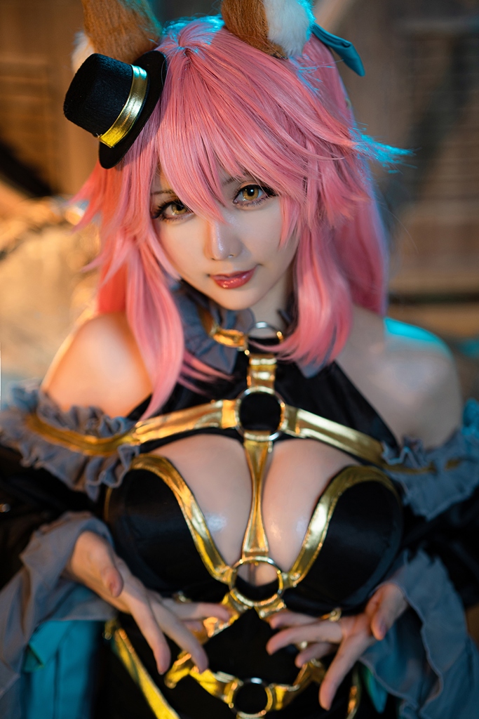 Косплей экстравагантной мико-шаманки Tamamo из Fate/Grand Order от Hoshilily