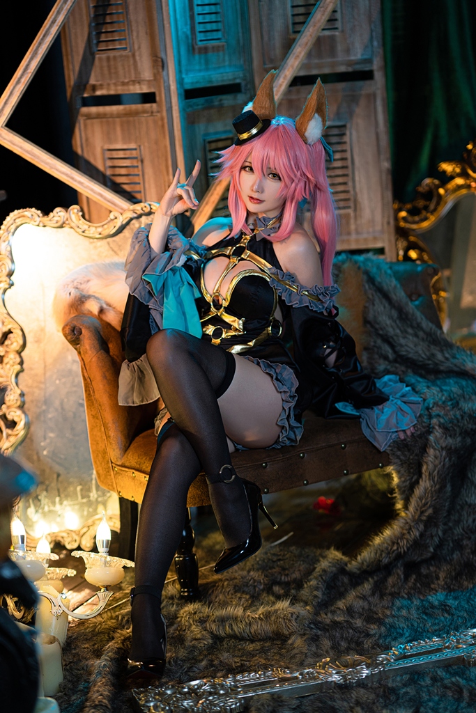 Косплей экстравагантной мико-шаманки Tamamo из Fate/Grand Order от Hoshilily