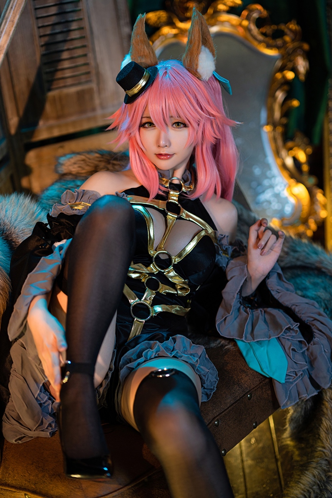 Косплей экстравагантной мико-шаманки Tamamo из Fate/Grand Order от Hoshilily