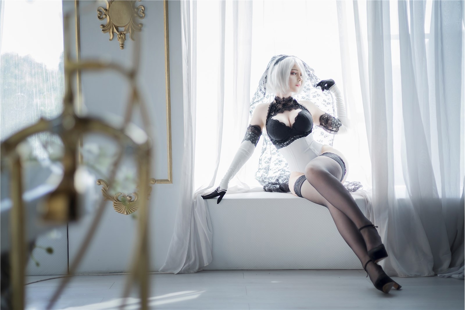 Косплей робобаб 2B и A2 из NieR: Automata от Saya the Fox и Sai Westwood