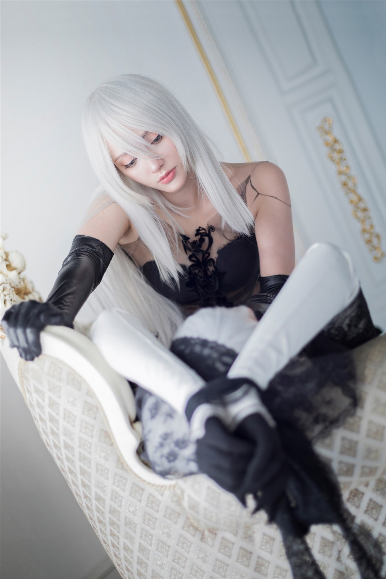 Косплей робобаб 2B и A2 из NieR: Automata от Saya the Fox и Sai Westwood