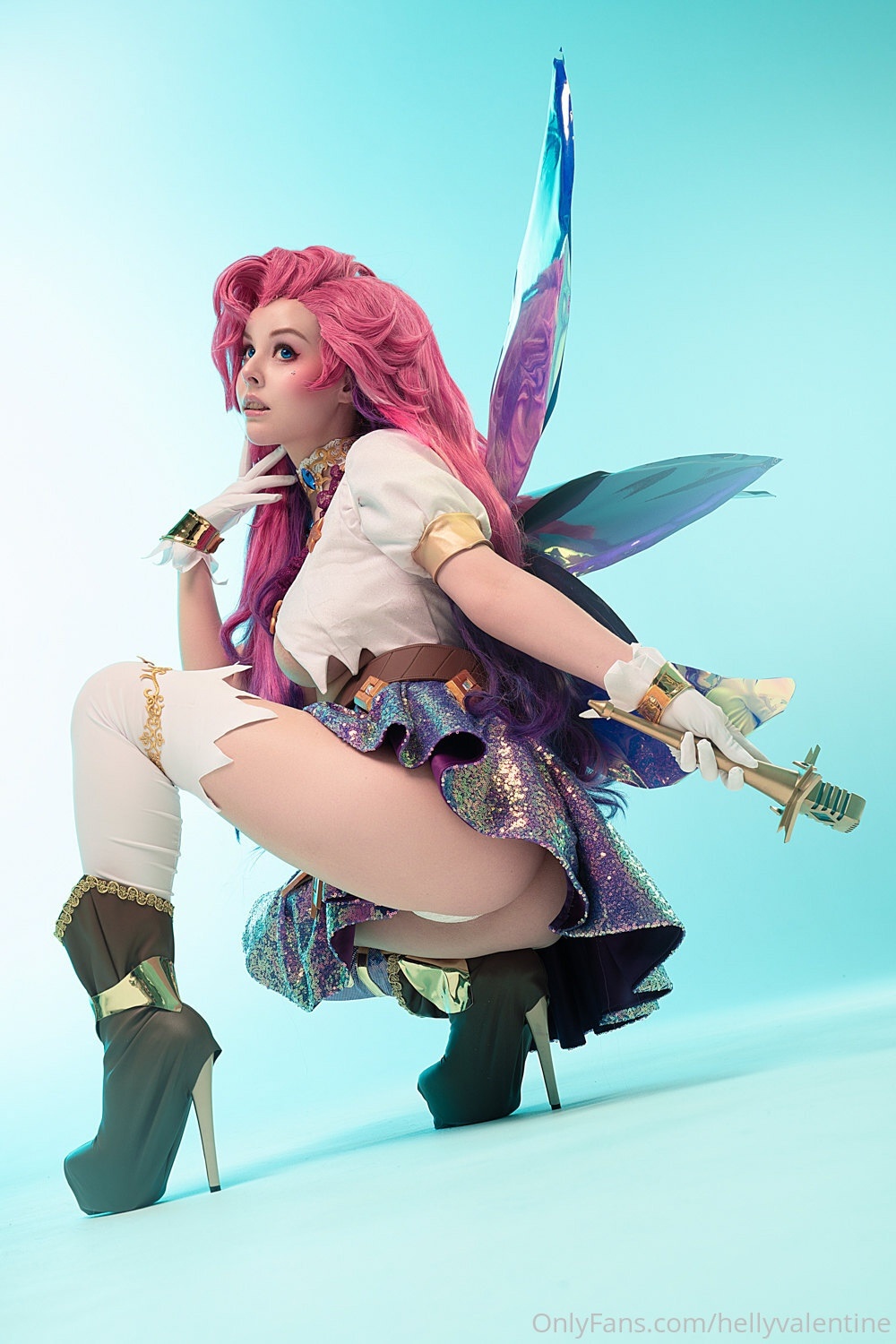 Косплей слышащий души других Seraphine из League of Legends от Helly Valentine