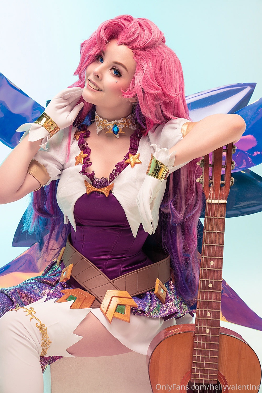 Косплей слышащий души других Seraphine из League of Legends от Helly Valentine