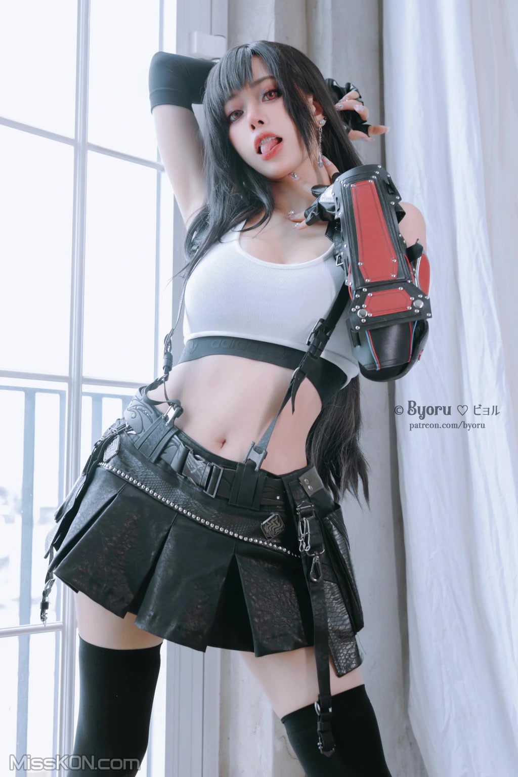 Косплей сопротивленки Tifa Lockhart в разных нарядах из Final Fantasy VII от Byoru