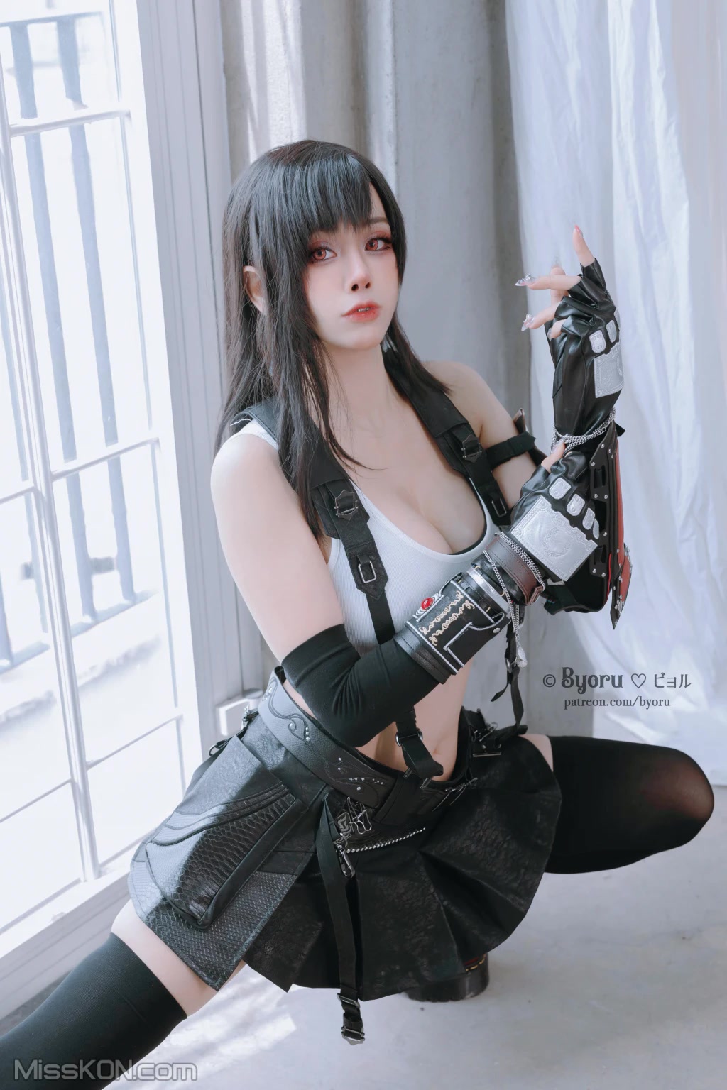 Косплей сопротивленки Tifa Lockhart в разных нарядах из Final Fantasy VII от Byoru