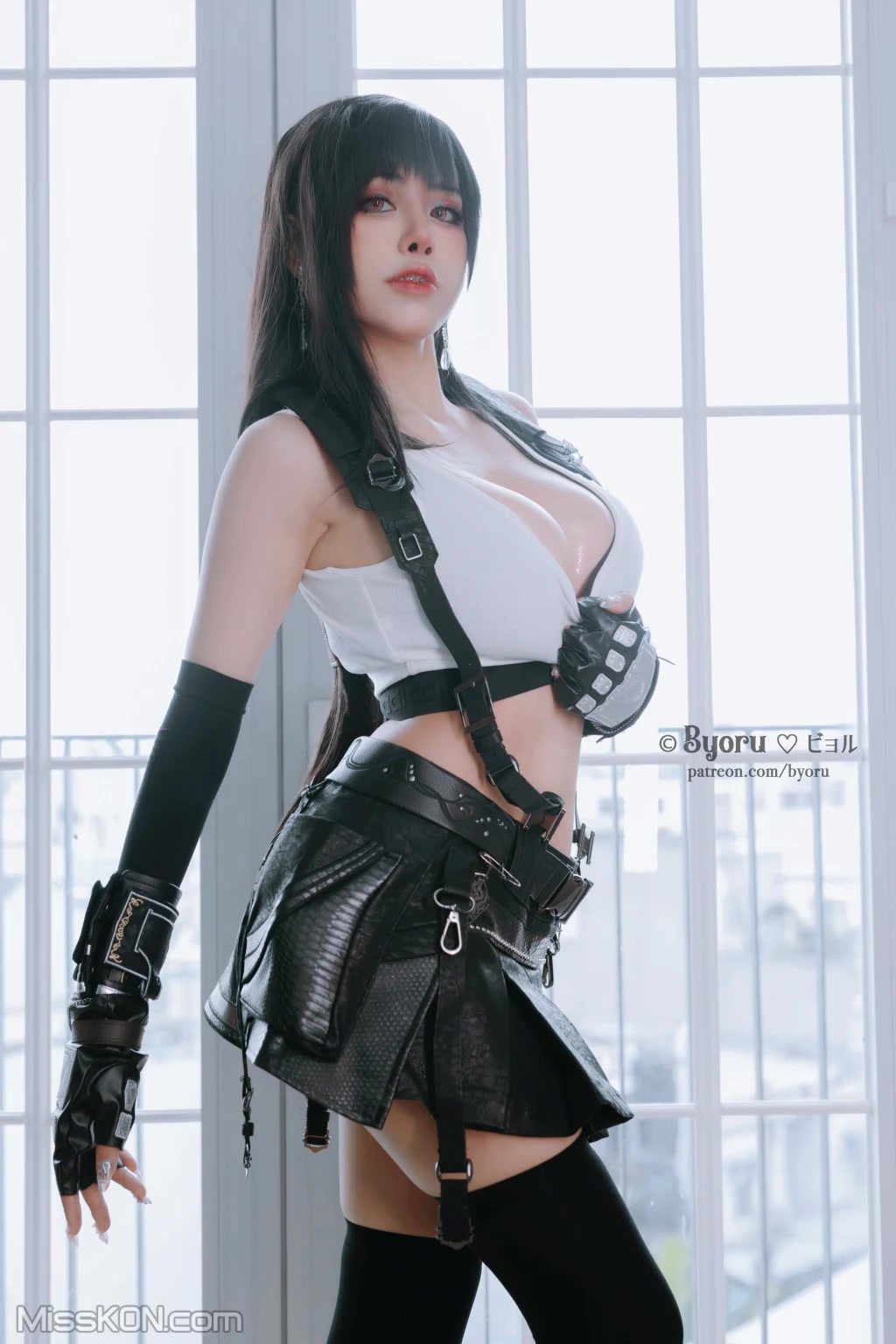 Косплей сопротивленки Tifa Lockhart в разных нарядах из Final Fantasy VII от Byoru