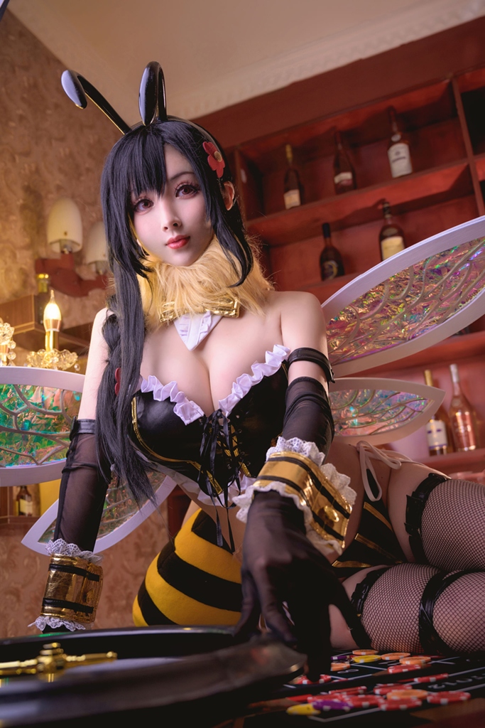 Косплей Tifa Lockhart в образе королевы пчёл из Final Fantasy VII от Rioko