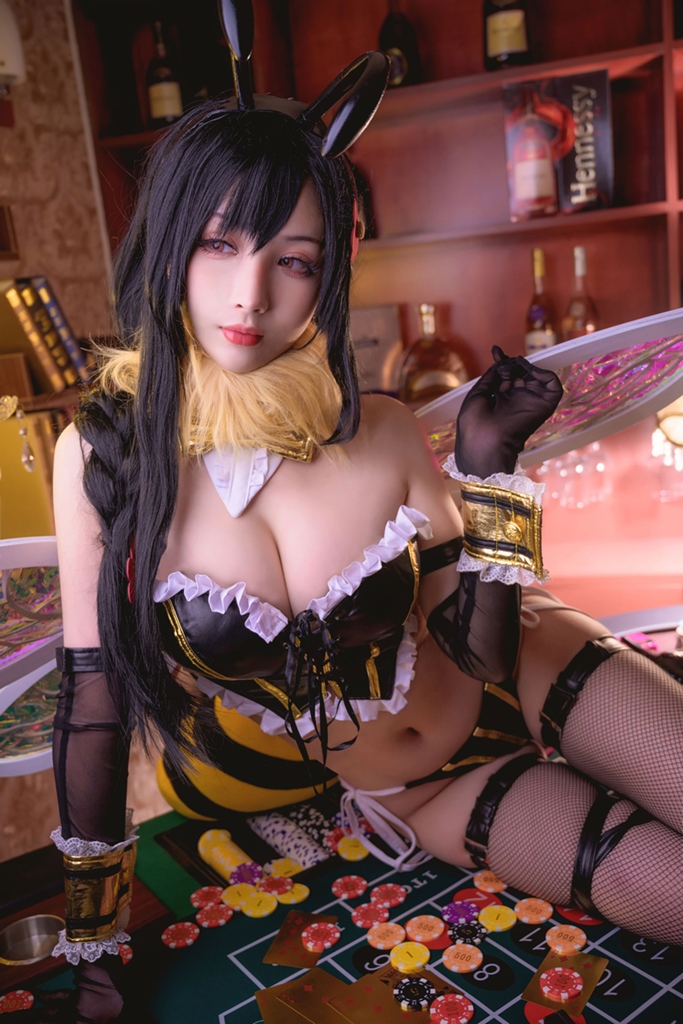 Косплей Tifa Lockhart в образе королевы пчёл из Final Fantasy VII от Rioko