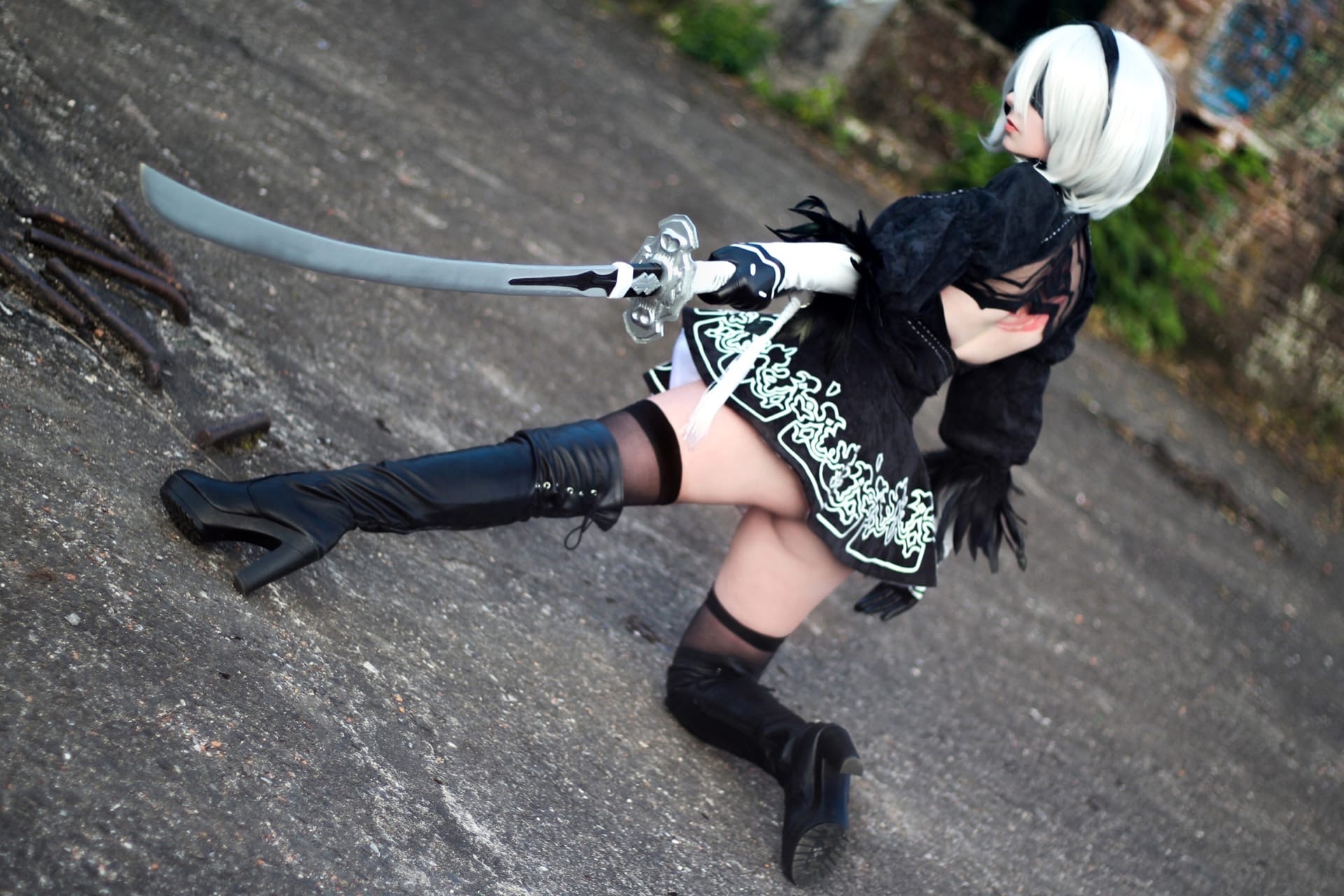 Косплей 2B из NieR: Automata от Giu Hellsing