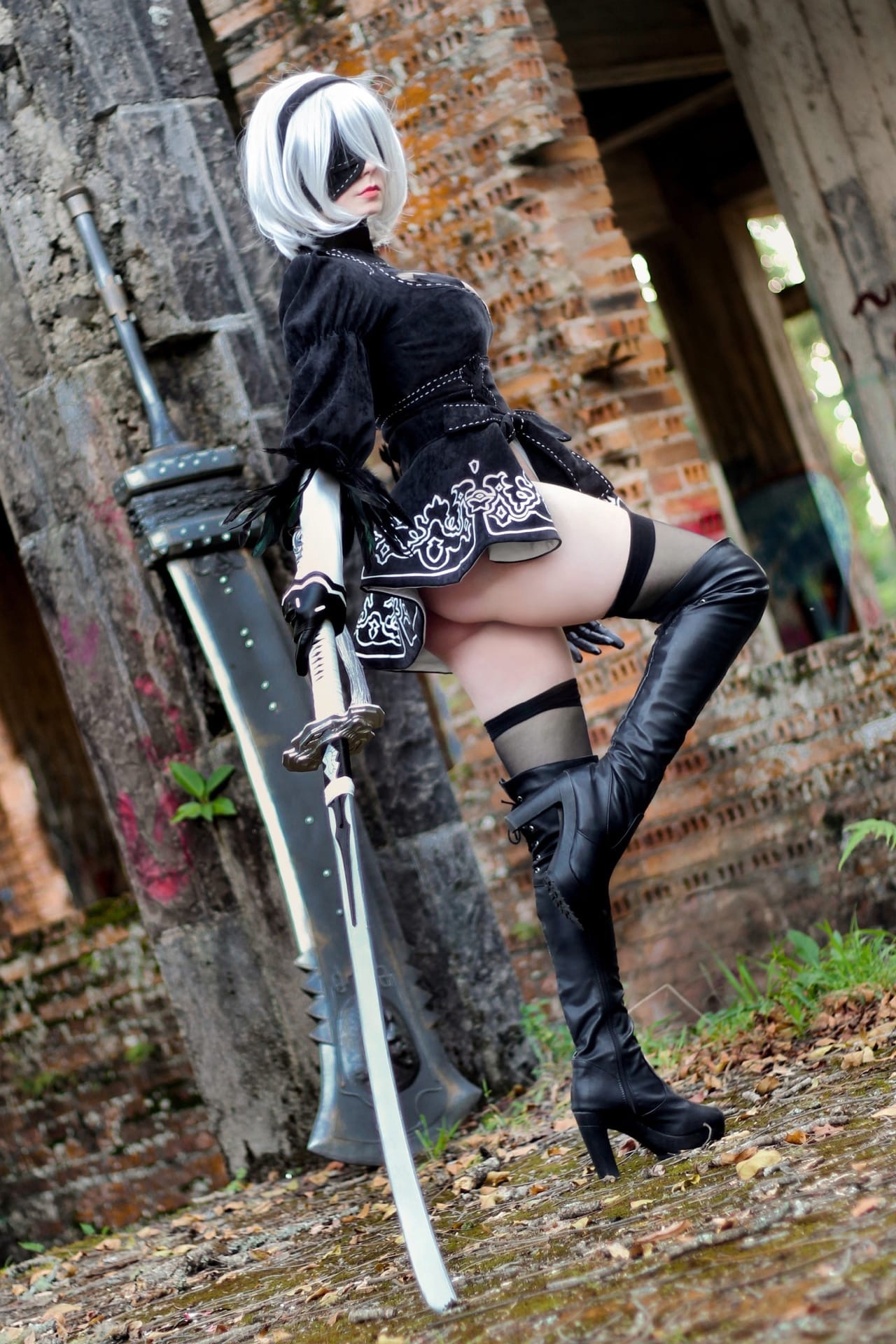 Косплей 2B из NieR: Automata от Giu Hellsing