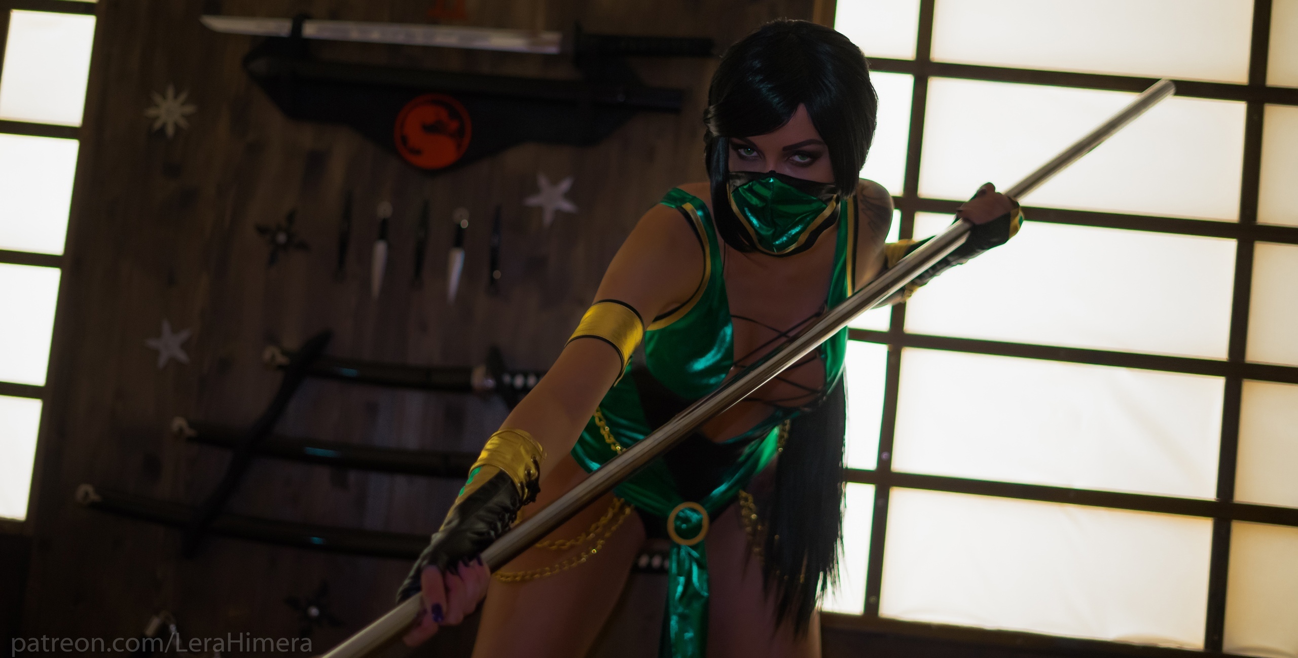 Косплей охранницы Jade из серии файтингов Mortal Kombat от Lera Himera