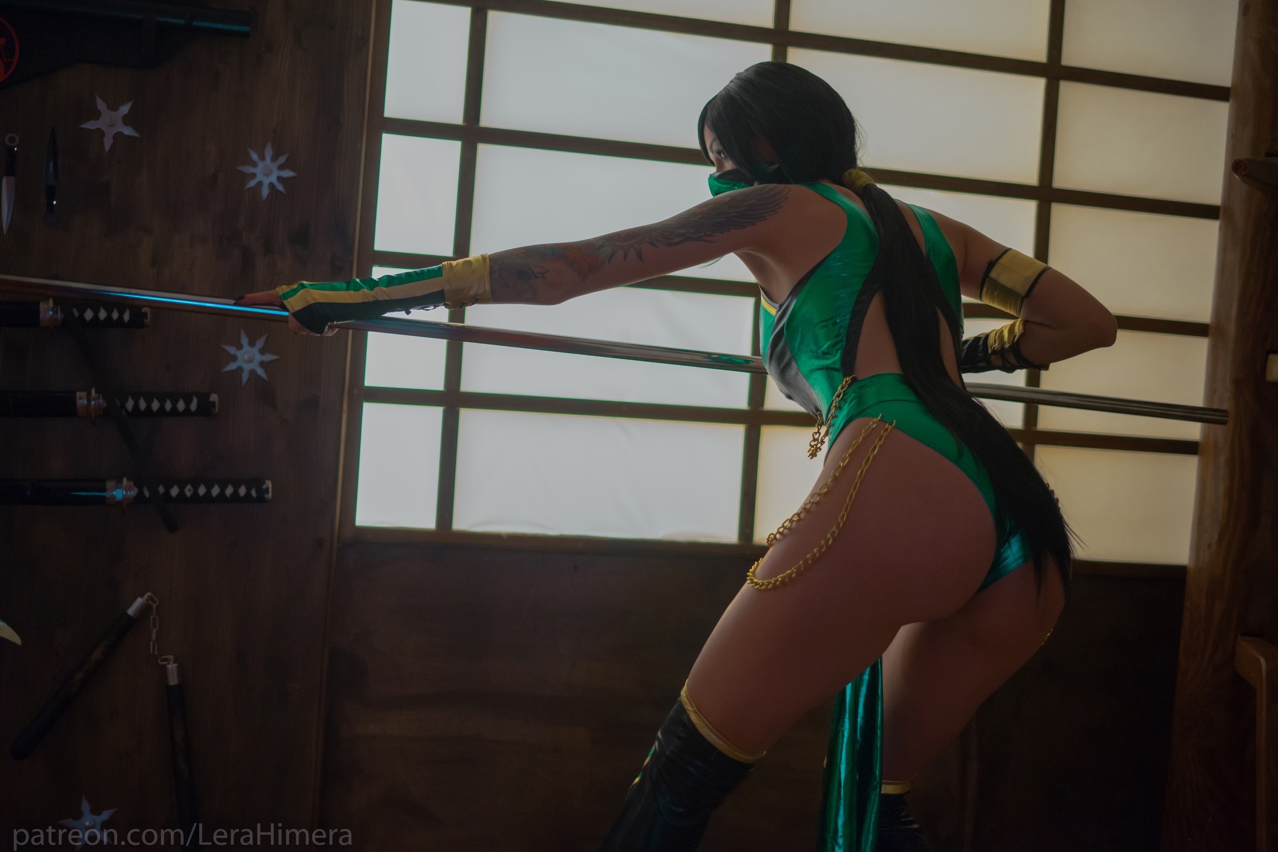 Косплей охранницы Jade из серии файтингов Mortal Kombat от Lera Himera