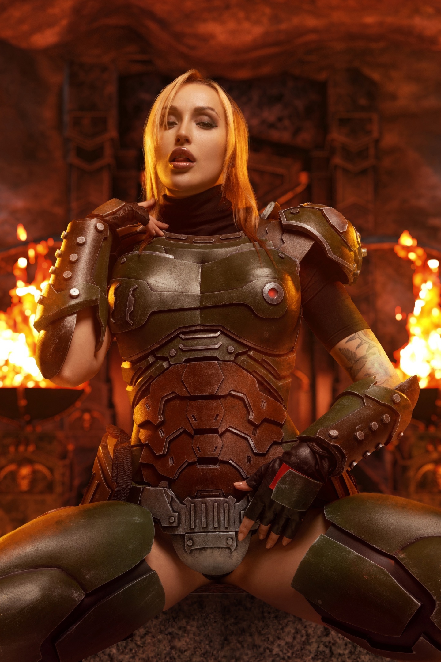 Косплей фем версии Doom Slayer из игр серии DOOM от Lera Himera