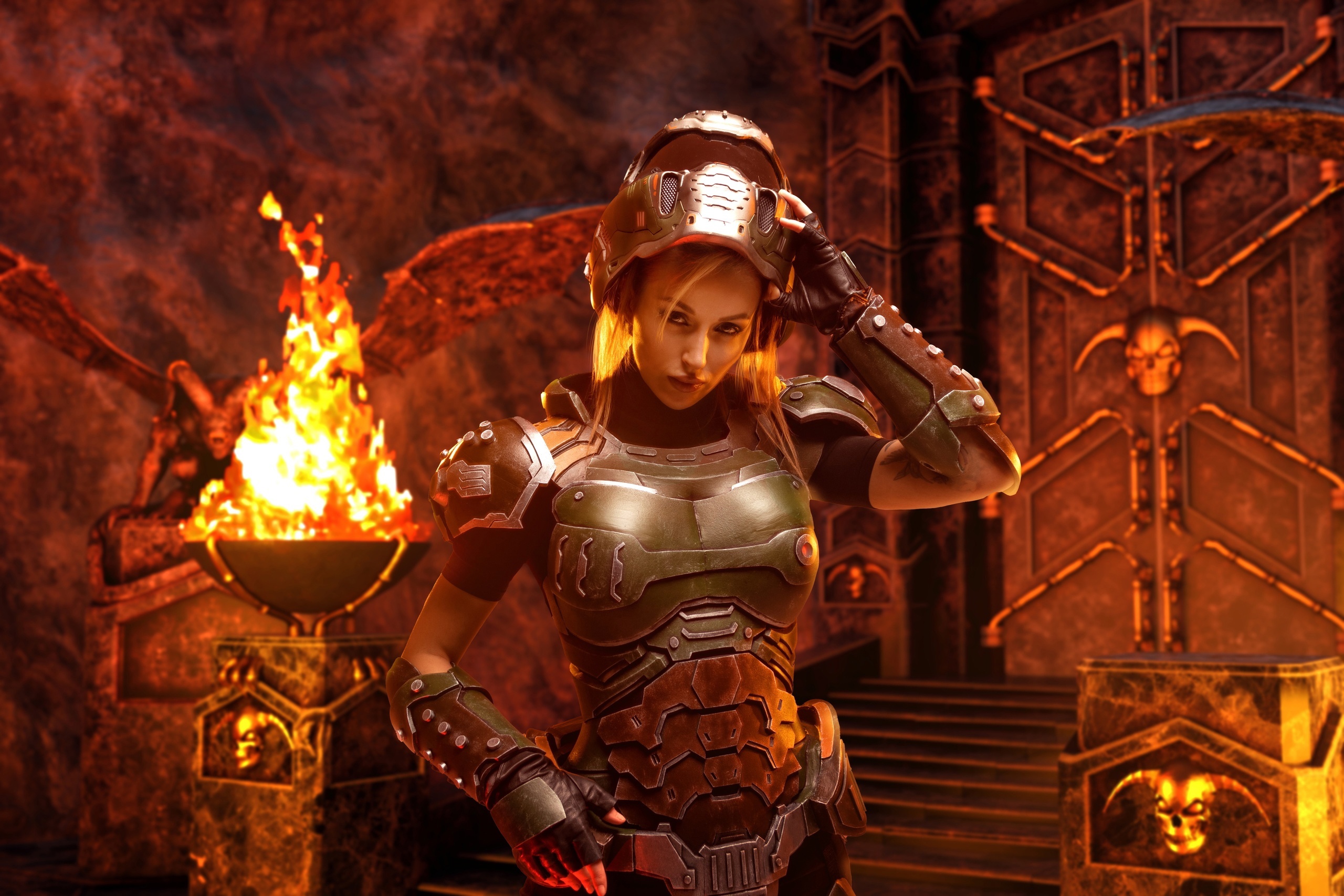 Косплей фем версии Doom Slayer из игр серии DOOM от Lera Himera