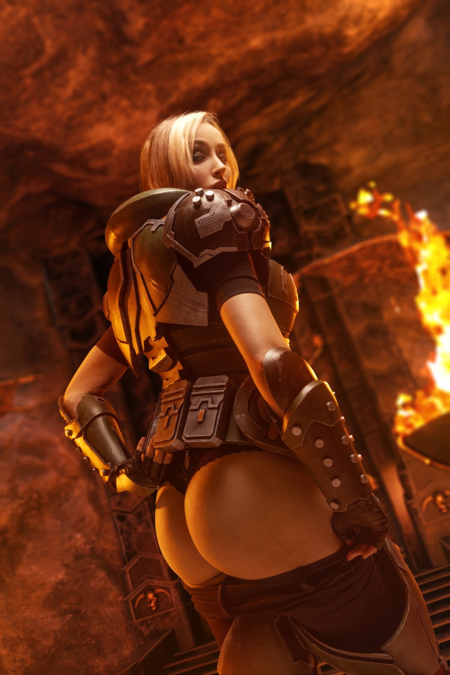 Косплей фем версии Doom Slayer из игр серии DOOM от Lera Himera