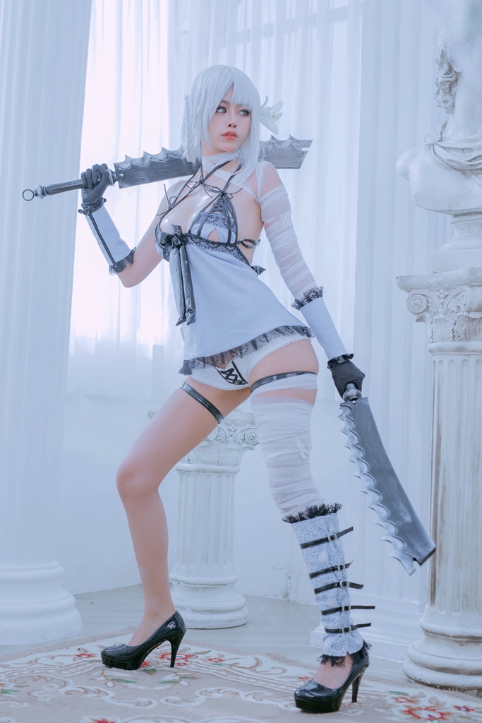 Косплей Kainé которая тритагонистка из игр NieR от Byoru