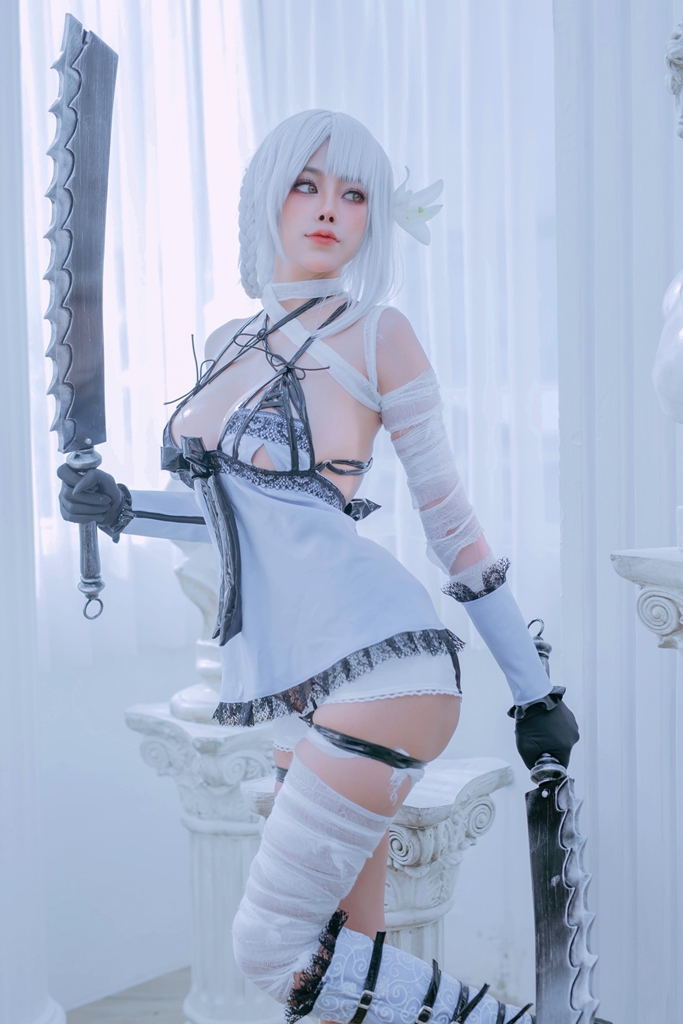 Косплей Kainé которая тритагонистка из игр NieR от Byoru