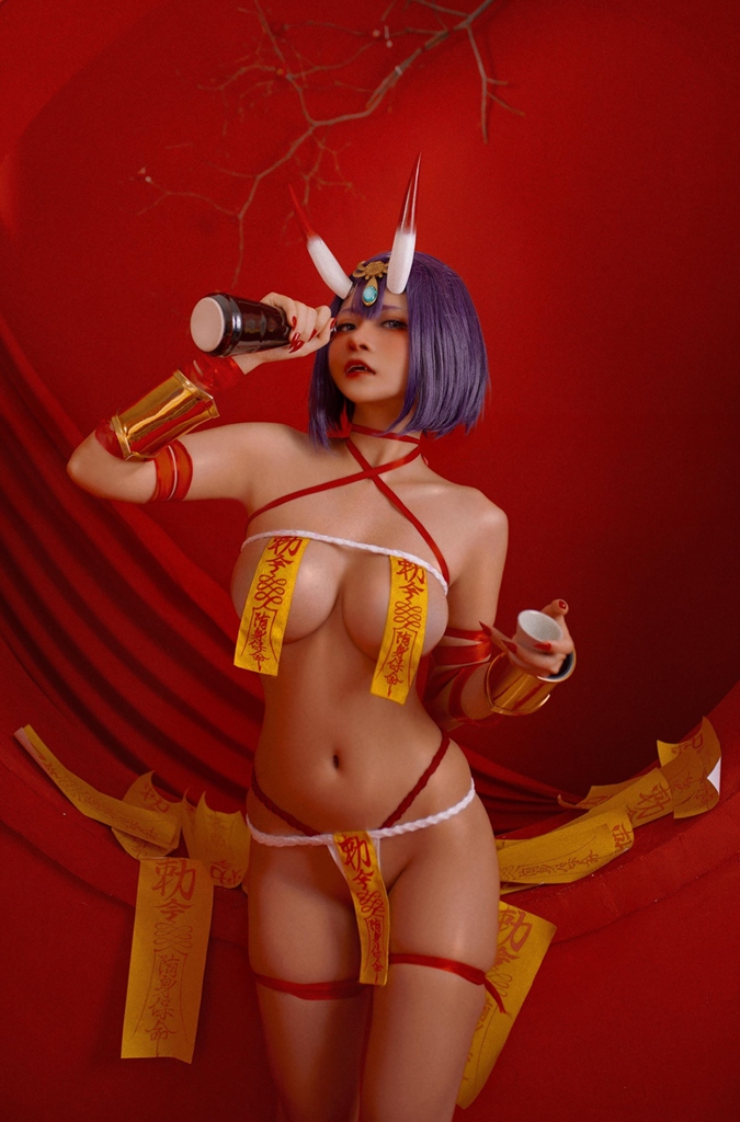 Косплей Shuten-Douji одетой лишь в веревочки из Fate/Grand Order от Azami