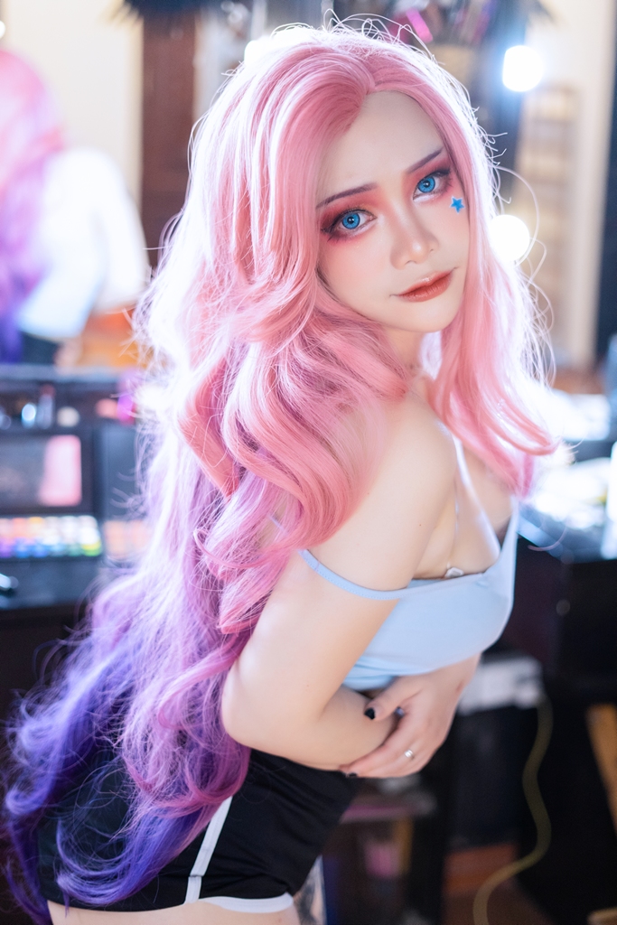 Косплей слышашей души Seraphine из мобы League of Legends от Nana Berry
