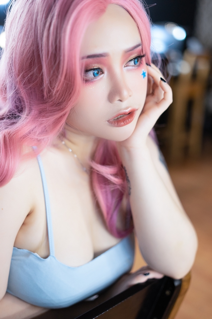Косплей слышашей души Seraphine из мобы League of Legends от Nana Berry