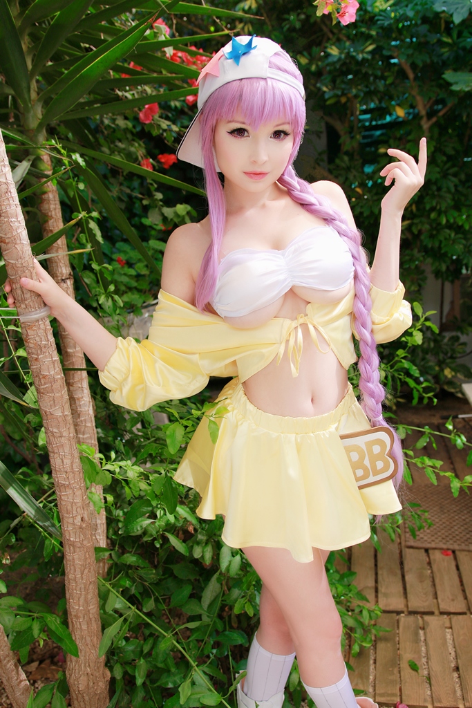 Косплей воздушного гуманоидного оружия BB в летнем наряде из Fate/Grand Order от Hidori Rose