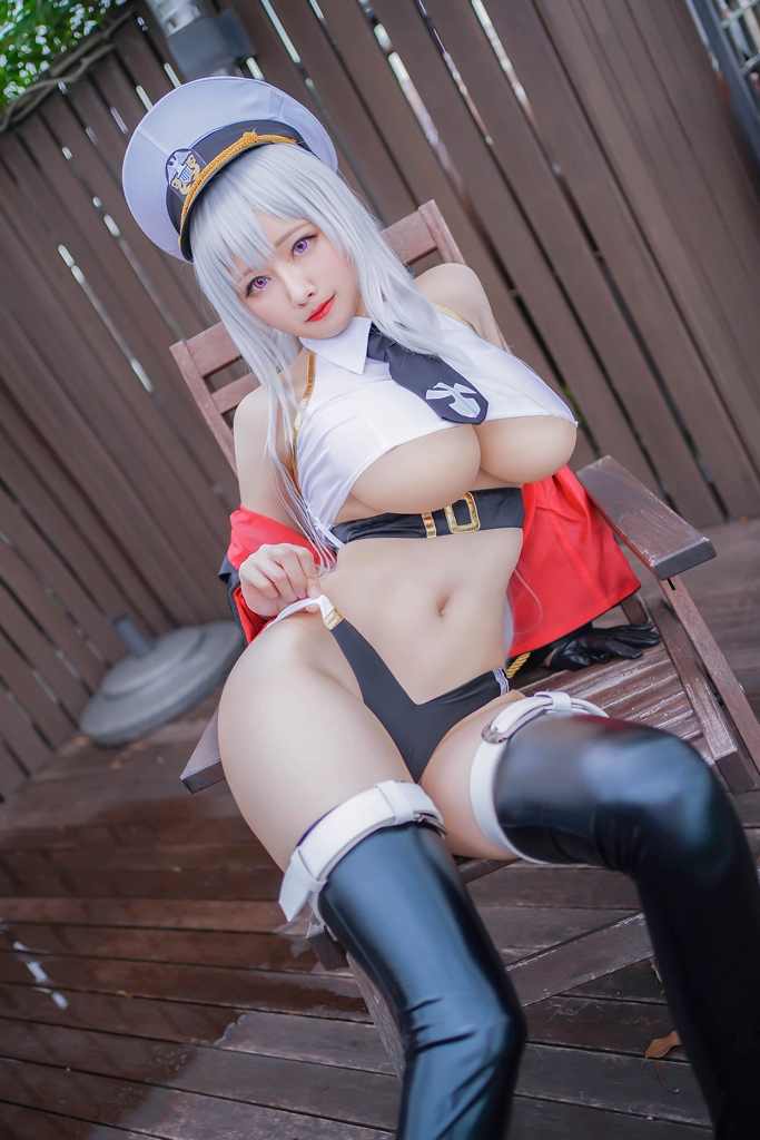 Косплей авианосца Enterprise в купальнике из Azur Lane от Arty Huang