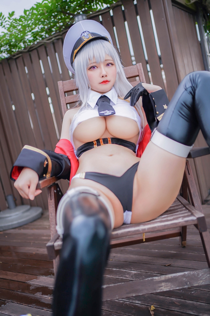 Косплей авианосца Enterprise в купальнике из Azur Lane от Arty Huang