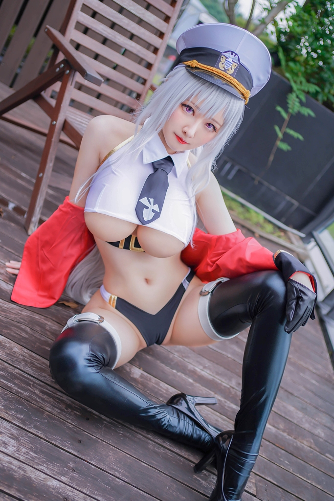 Косплей авианосца Enterprise в купальнике из Azur Lane от Arty Huang