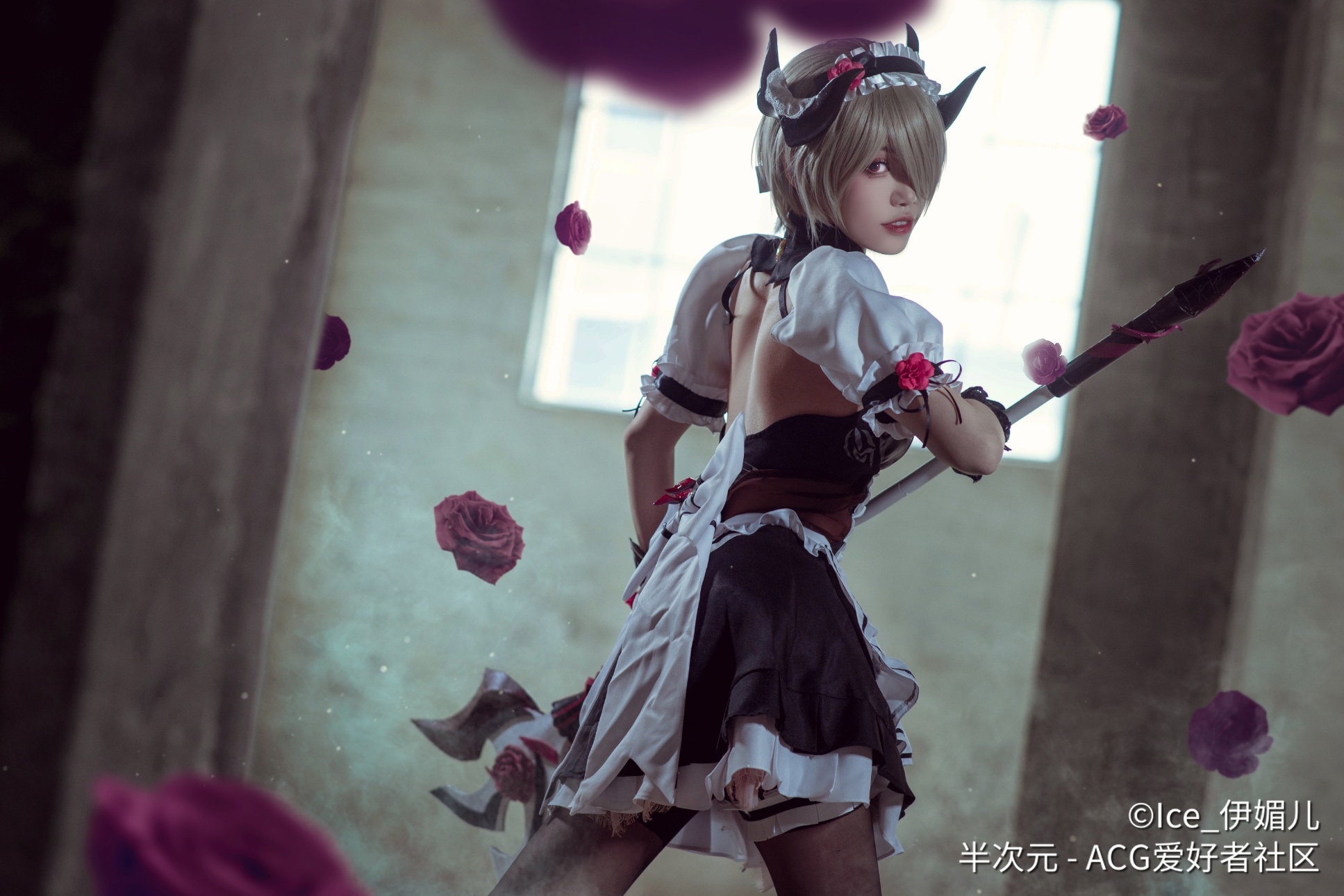 Косплей лейтенантки Бессмертных Клинков Rita Rossweisse из Honkai Impact 3rd от Ice_Emily
