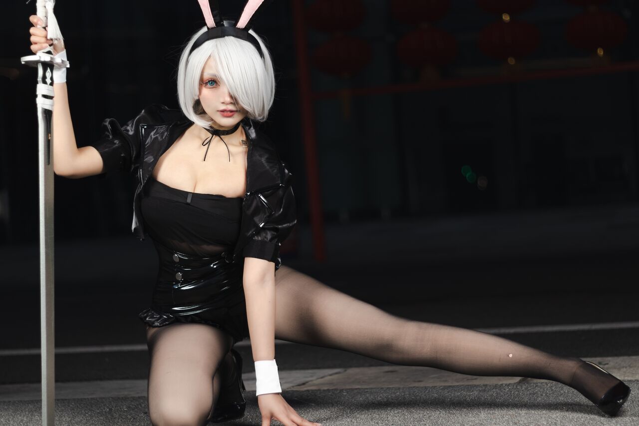 Косплей 2B в разных нарядах из NieR: Automata от huanger