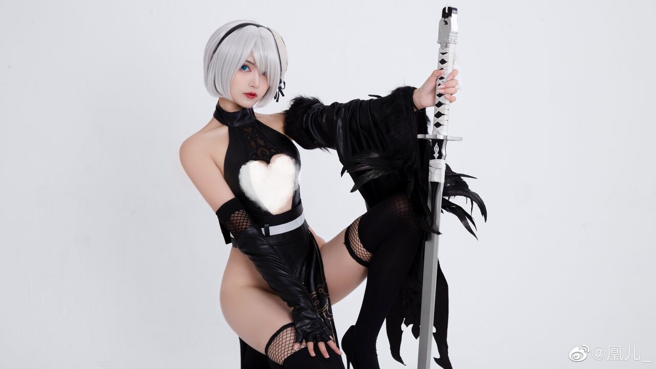 Косплей 2B в разных нарядах из NieR: Automata от huanger