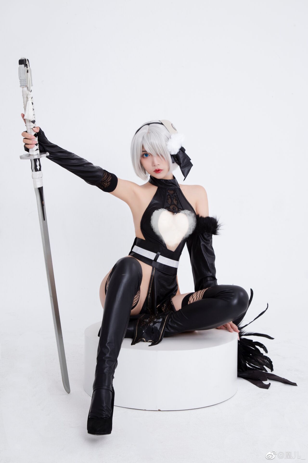 Косплей 2B в разных нарядах из NieR: Automata от huanger