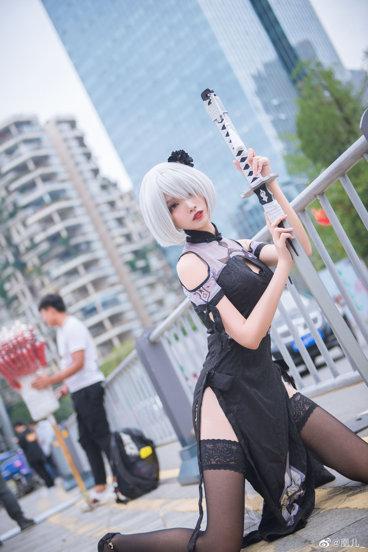 Косплей 2B в разных нарядах из NieR: Automata от huanger