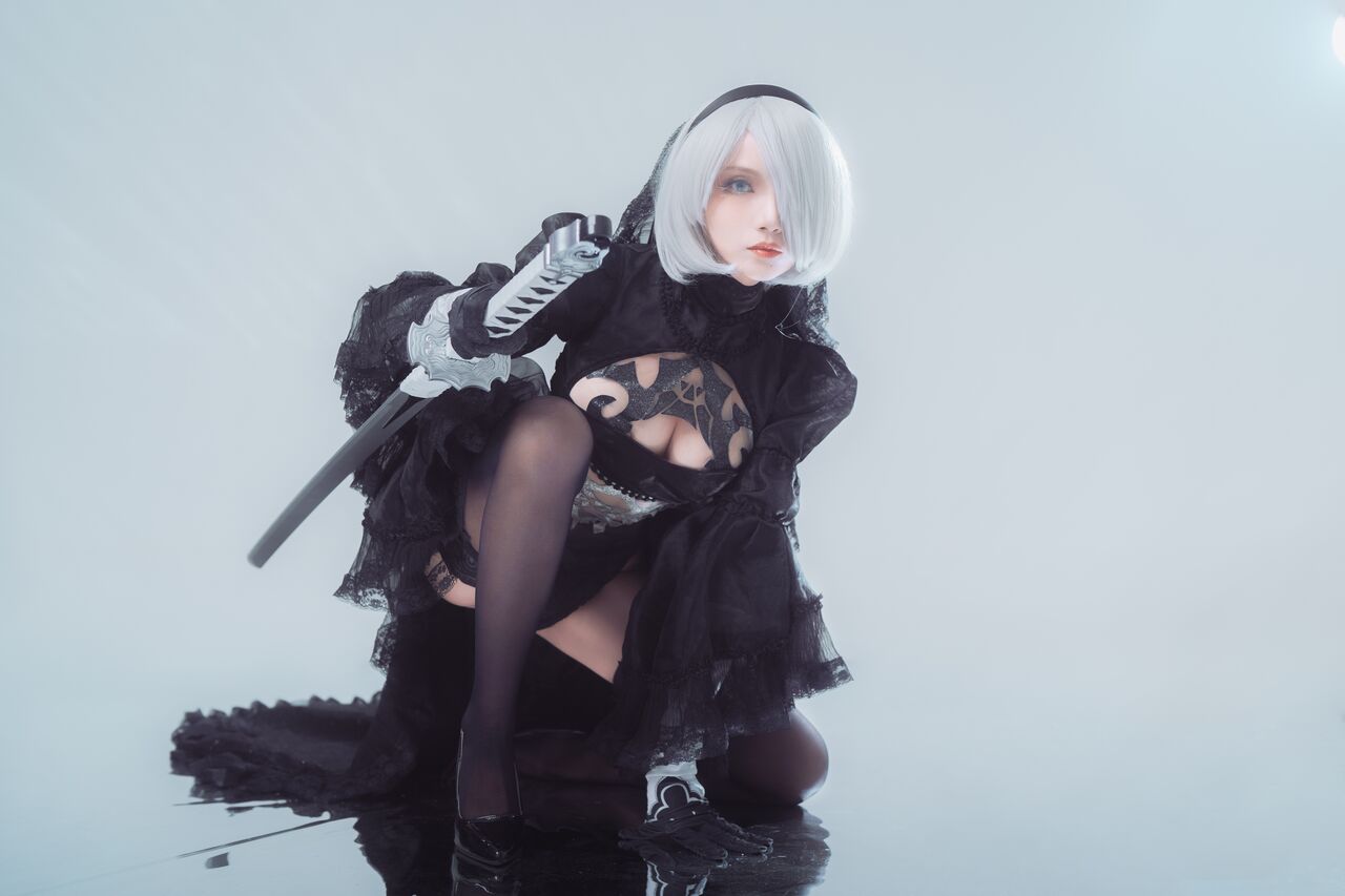 Косплей 2B в разных нарядах из NieR: Automata от huanger