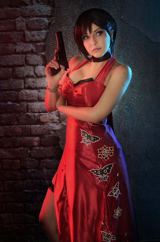 Косплей двуличной Ada Wong из Resident Evil от Shermie