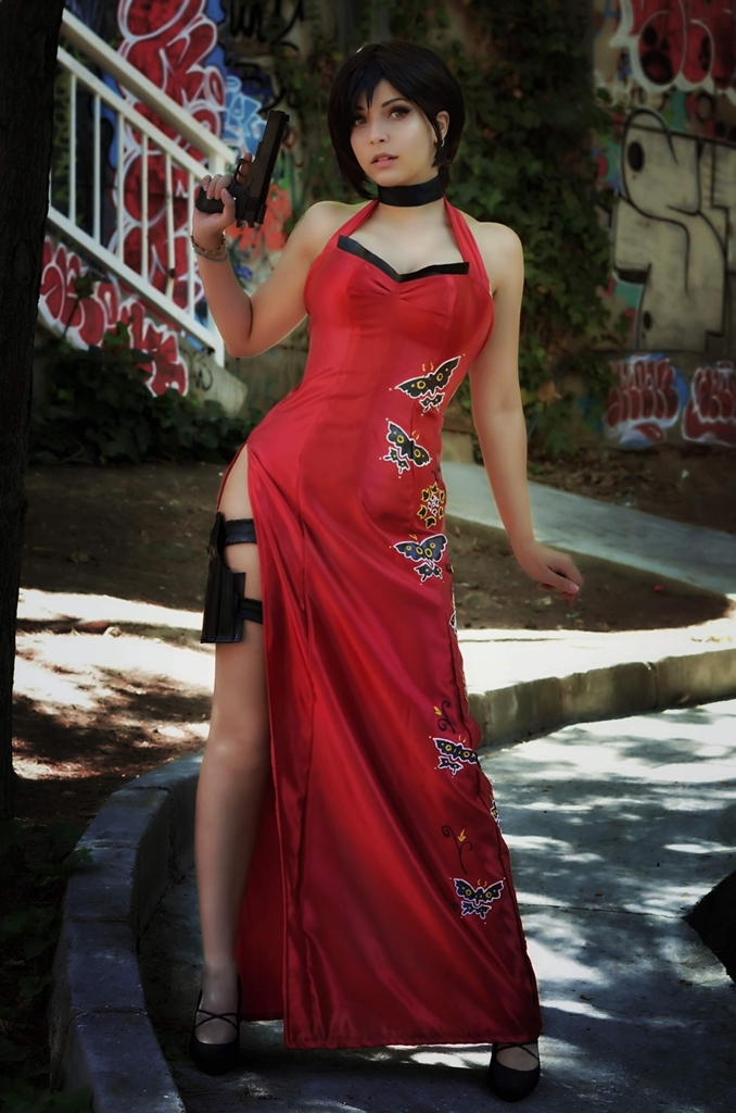 Косплей двуличной Ada Wong из Resident Evil от Shermie