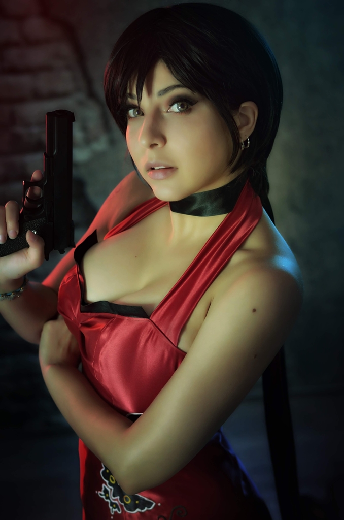 Косплей двуличной Ada Wong из Resident Evil от Shermie